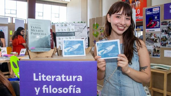 Estudiante IBERO Puebla muestra c&oacute;mo hacer un libro desde cero