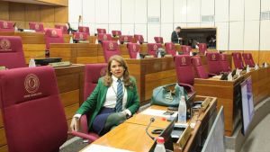 Sigue pol&eacute;mica entre Kylian Mbapp&eacute; y senadora paraguaya
