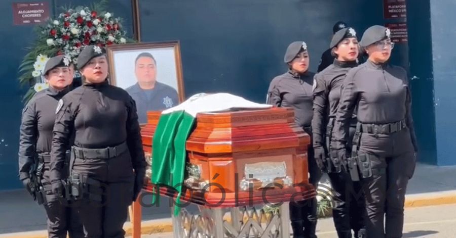 Rinden homenaje p&oacute;stumo a polic&iacute;a estatal fallecido en la autopista M&eacute;xico-Puebla