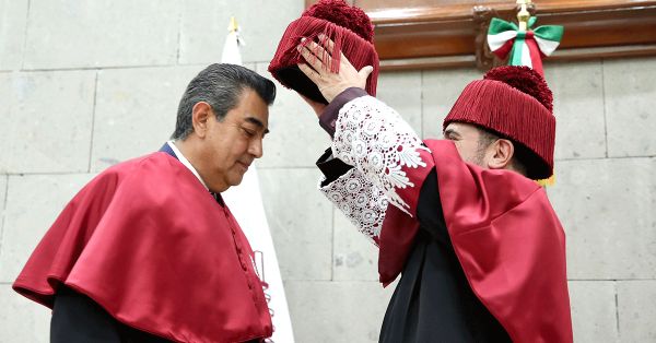 Recibe Sergio Salom&oacute;n Cispedes Peregrina Doctorado Honoris Causa por el IPN
