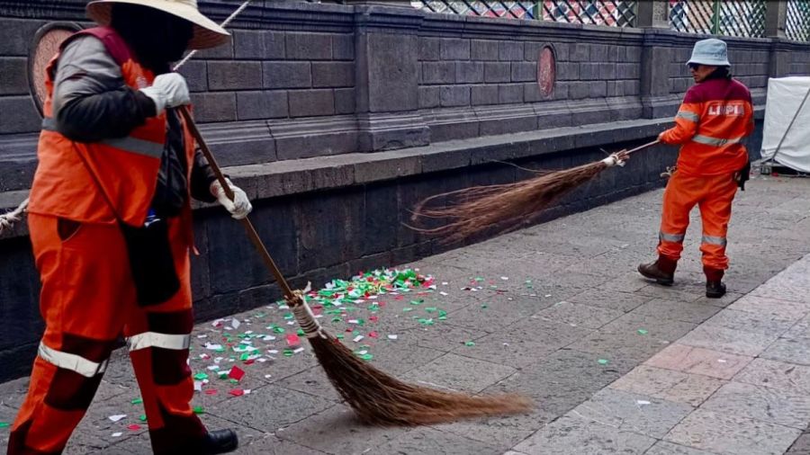 Tras el partido de M&eacute;xico, OOSL realiza labores de limpieza
