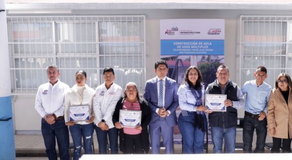 Entrega Lupita Cuautle aula equipada con tecnolog&iacute;a en telesecundaria de Acatepec