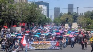 Marchan miles de maestros de la CNTE en la CDMX