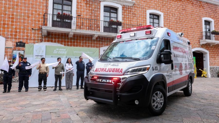 Entrega Ariadna Ayala ambulancia para el Ayuntamiento