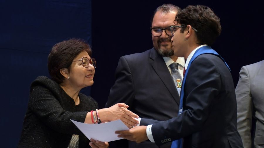 Celebra Prepa Zapata de la BUAP graduaci&oacute;n de 429 estudiantes