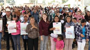 Entregan kits escolares en Tenango, Tomatl&aacute;n, Atmatla y Las Lajas