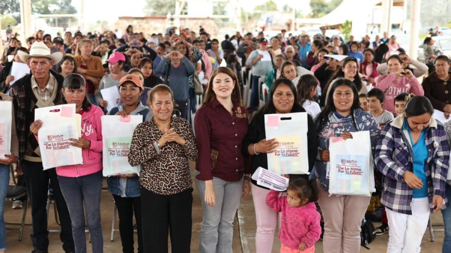 Entregan kits escolares en Tenango, Tomatl&aacute;n, Atmatla y Las Lajas
