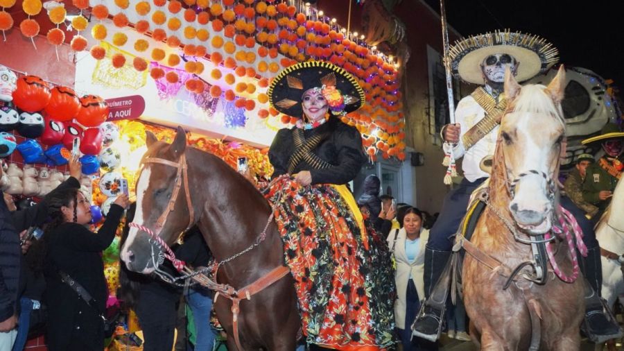 Preside Tonantzin Fern&aacute;ndez el Desfile de Animeros 2026