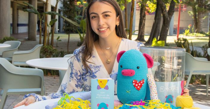 Presenta Ibero Puebla a "Emotka", peluche de apoyo emocional
