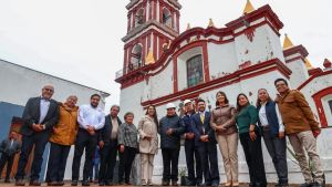 Entrega alcaldesa insumos para la Parroquia de San Pedro