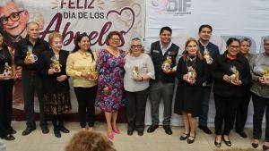 Reconocen Omar Mu&ntilde;oz y Tere Alfaro a los abuelitos de Cuautlancingo