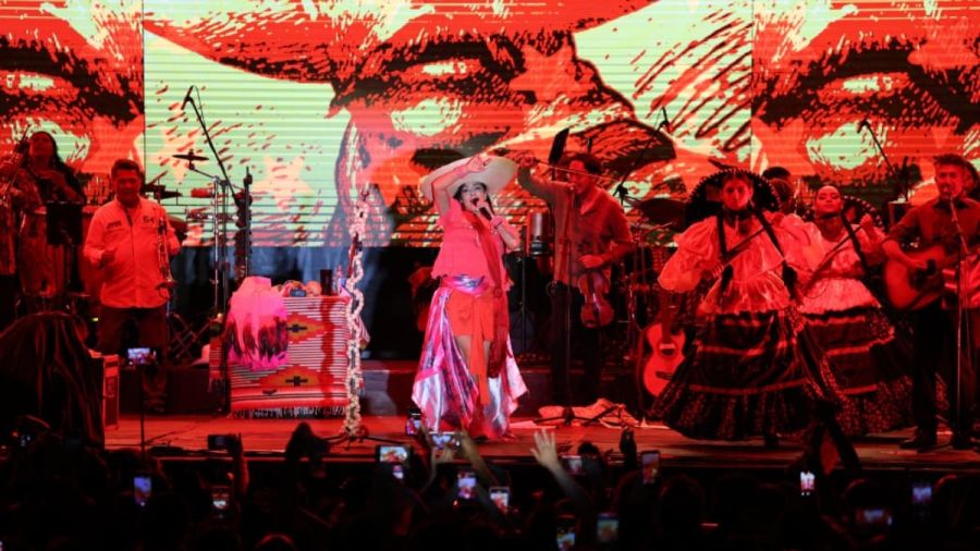 Celebran 6 mil 500 capitalinos el D&iacute;a de las Madres con Lila Downs