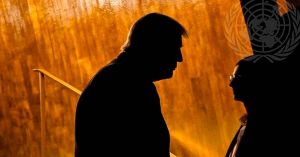 Amaga Donald Trump con aranceles a Europa hasta que compre Groenlandia