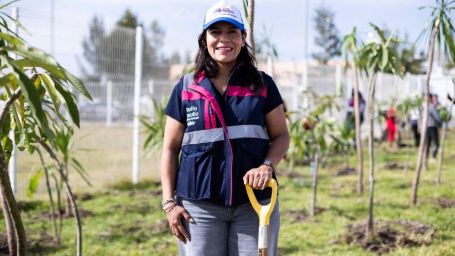 Participa Lupita Cuautle en jornada de reforestaci&oacute;n en Cacalotepec