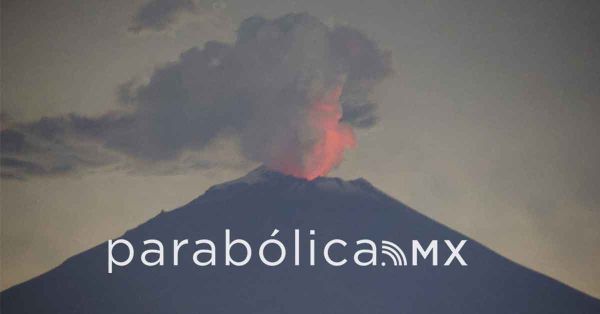 Observan por segunda noche consecutiva incandescencia en el Popocat&eacute;petl