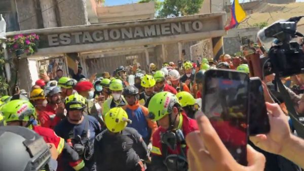 Rescatan a persona tras pasar 120 horas en los escombros de Venezuela