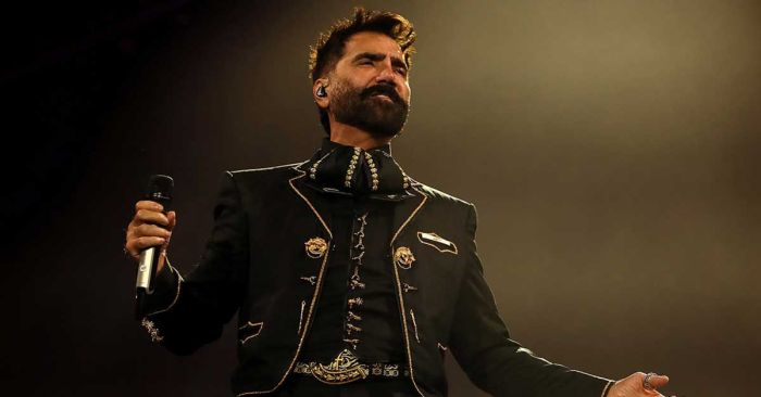 Operan a Alejandro Fern&aacute;ndez de emergencia