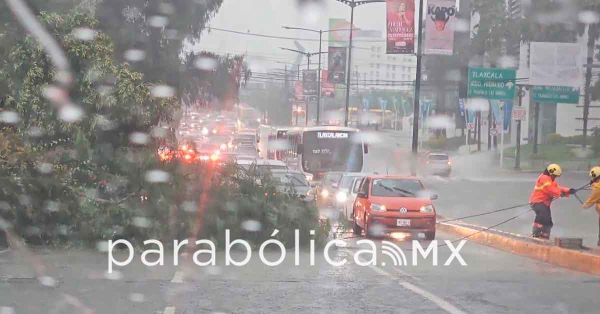 Cae otra impresionante tormenta en la capital poblana