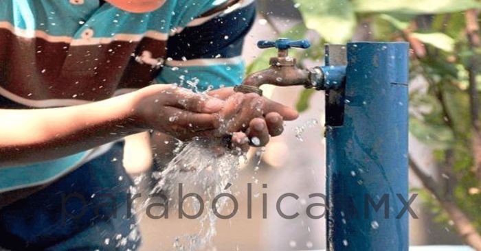 Bloquea la circulaci&oacute;n en Avenida Margaritas por falta de agua