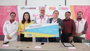 Recibe SMDIF donativo por m&aacute;s de 600 mil pesos del redondeo Oxxo