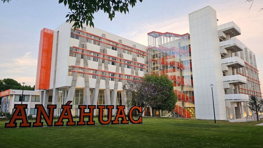 Premian la arquitectura de edificios de la An&aacute;huac Puebla