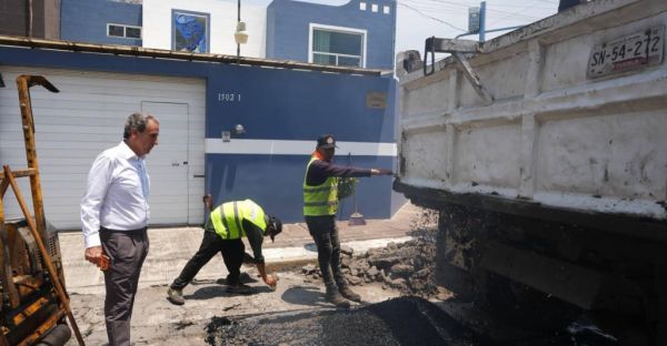 Supervisa Pepe Chedraui campa&ntilde;a de bacheo en San Jos&eacute; Mayorazgo