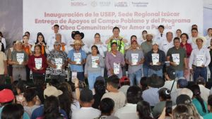Lleva gobernador obra comunitaria y apoyos al campo de la Mixteca
