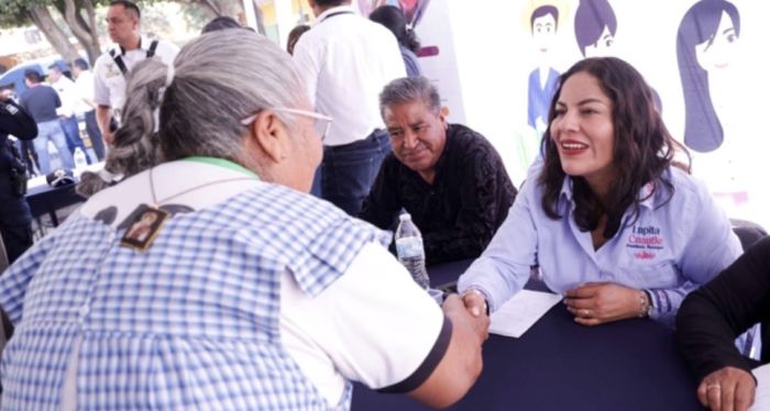 Acerca Lupita Cuautle acerca servicios con Jornada de Proximidad Social