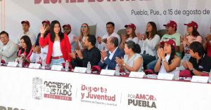 Encabeza Bonita S&aacute;nchez el Desfile Estatal de la Juventud