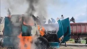 Caos en Mitla durante bloqueo carretero de la CNTE 22