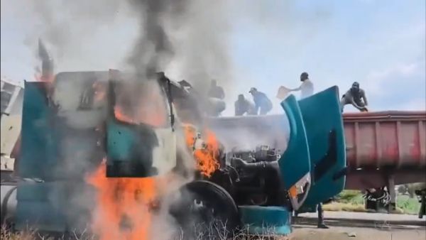 Caos en Mitla durante bloqueo carretero de la CNTE 22