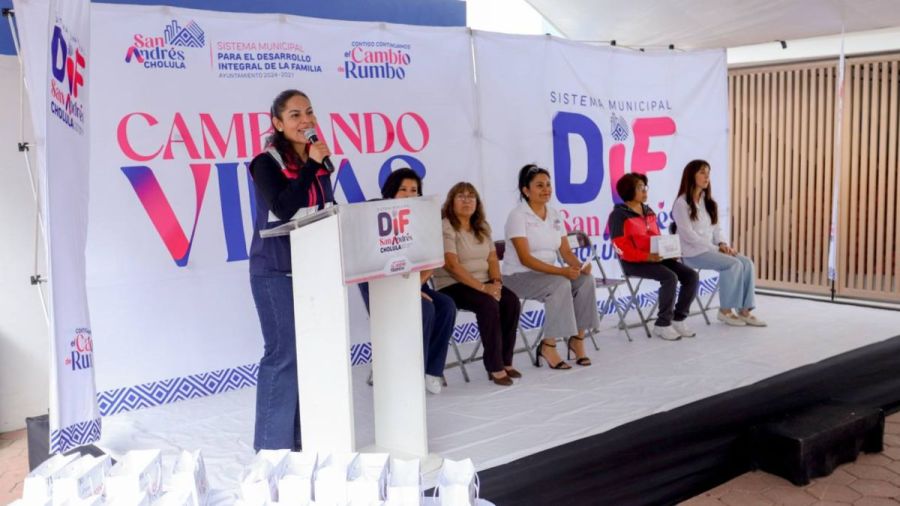 Entrega Lupita Cuautle apoyos ortop&eacute;dicos a familias sanandrese&ntilde;as