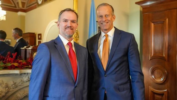 Alista Estados Unidos nueva guerra comercial: aranceles para 60 pa&iacute;ses