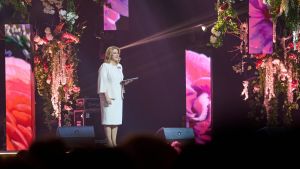 Cimbra a la OTAN renuncia de primera ministra de Letonia