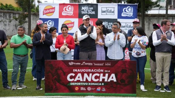 Inaugura Chedraui y love.f&uacute;tbol cancha de futbol 7 en Xonaca