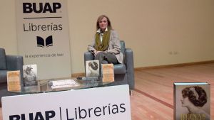 Conversa escritora Cristina Morat&oacute; con la comunidad BUAP