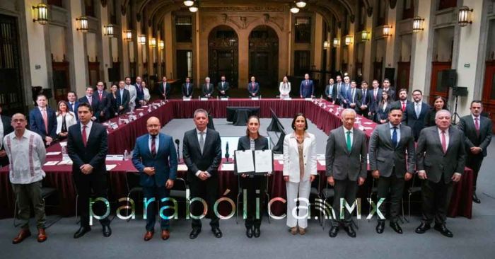 Firman Sheinbaum acuerdo con gasolineros del pa&iacute;s