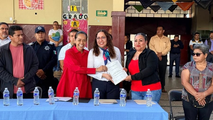 Inicia alcaldesa de Atlixco construcci&oacute;n de aula en escuela