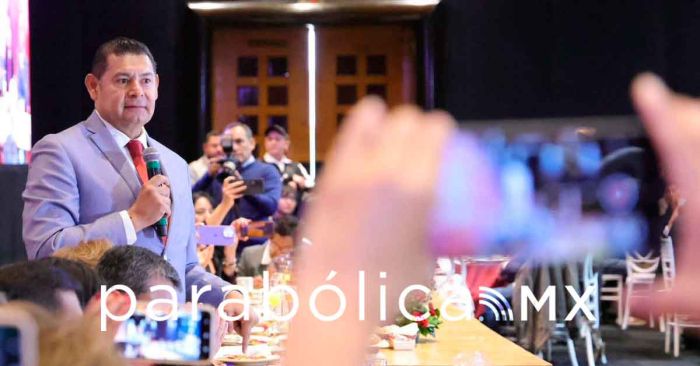 Cr&oacute;nica: Ofrece Armenta a medios irrestricto respeto