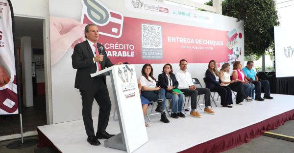 Entrega Pepe Chedraui cr&eacute;ditos a emprendedoras y emprendedores para fortalecer la econom&iacute;a local