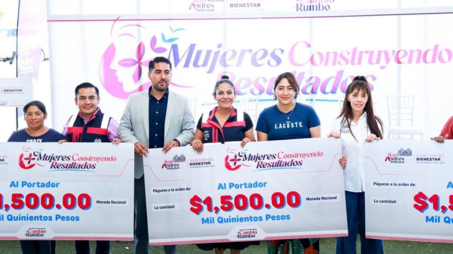 Entrega Lupita Cuautle apoyos a Mujeres Construyendo Resultados