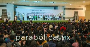 Entrega SEP m&aacute;s de 12 mil becas a estudiantes
