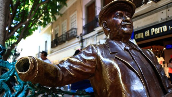 Vandalizan estatuas del Corredor 5 de Mayo en la capital