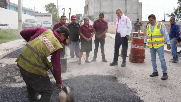 Verifica Chedraui trabajos de bacheo en San Andr&eacute;s Azumiatla