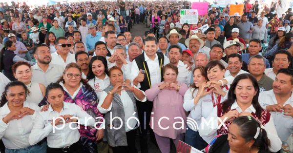 Supervisa Armenta la rehabilitaci&oacute;n de las laterales de la Central de Abastos de Huixcolotla