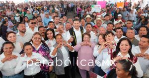 Supervisa Armenta la rehabilitaci&oacute;n de las laterales de la Central de Abastos de Huixcolotla