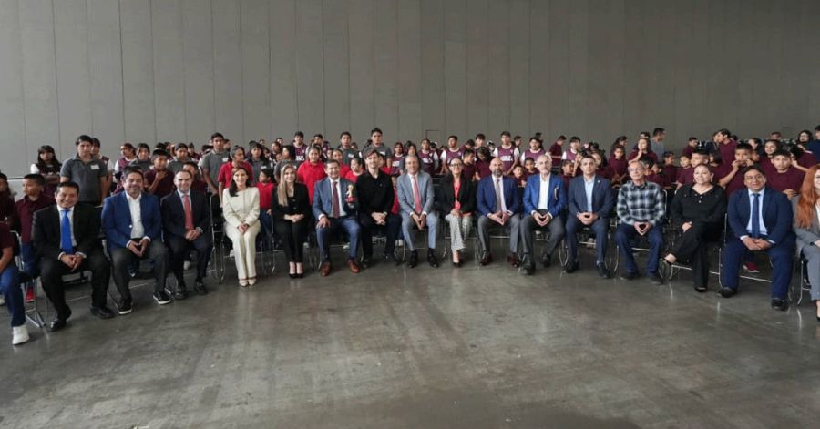 Acompa&ntilde;a Chedraui a Armenta a la presentaci&oacute;n de la FIFA World Cup Trophy Tour 2026 en Puebla Capital