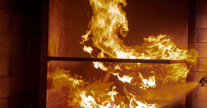 Incendio consume vivienda en Bosques de Santa Anita