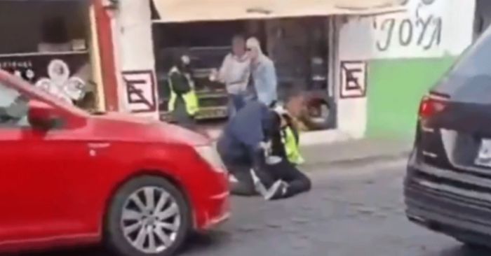 Golpean a supervisor de parqu&iacute;metros en el centro hist&oacute;rico de Puebla