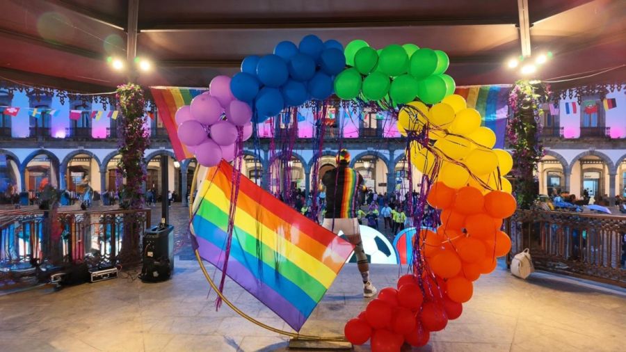 Zacatl&aacute;n de las Manzanas se pinta de colores con el #Pride2026